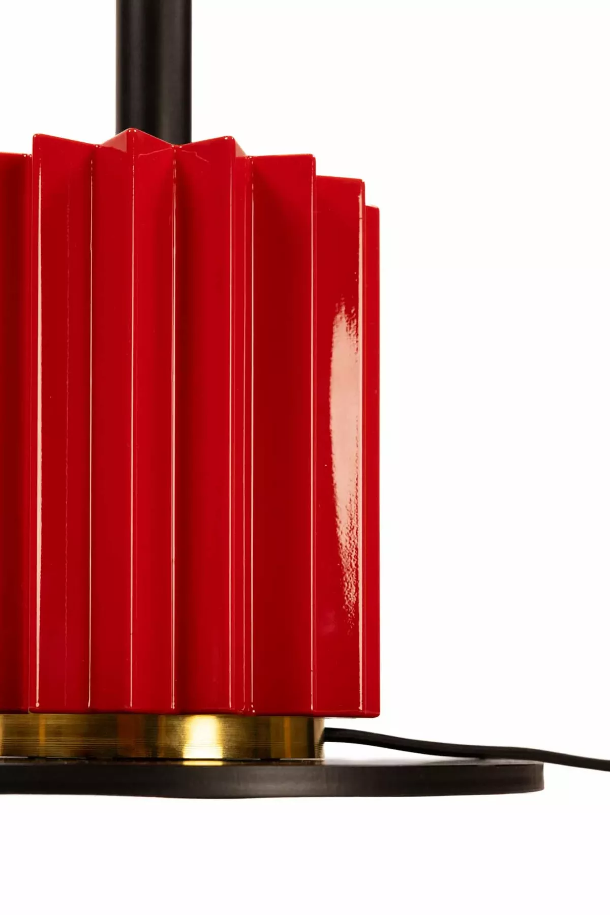 Socle laqué rouge "carrosserie" — BYSENS Agencement