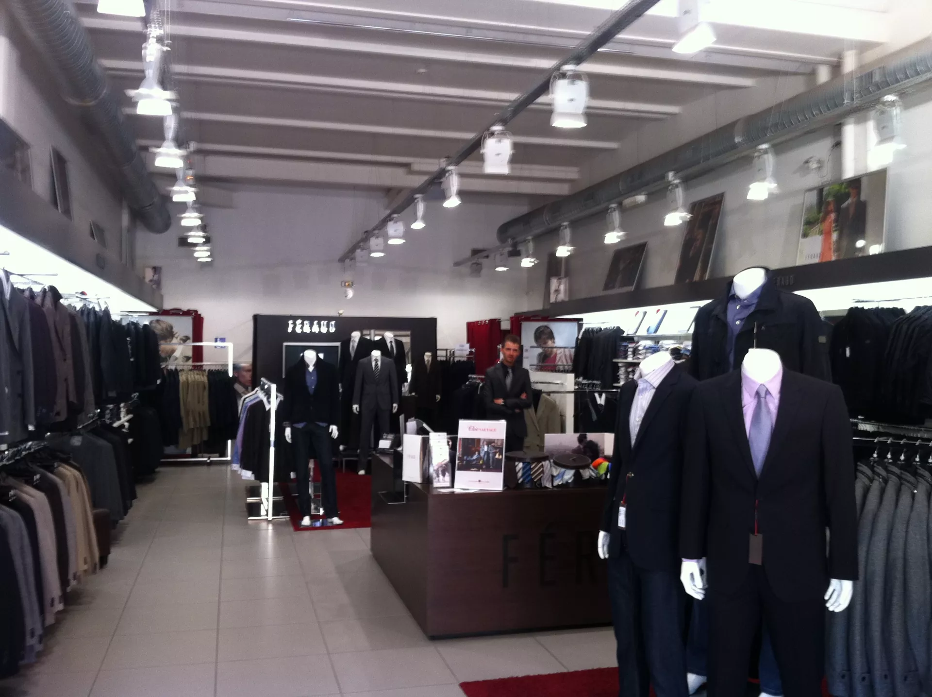 magasin avant relooking — BYSENS Agencement